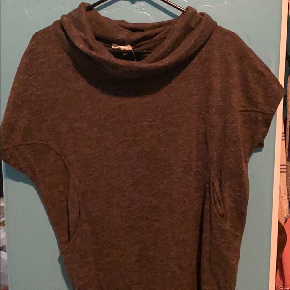 Brown cowl neck short sleeve sweater